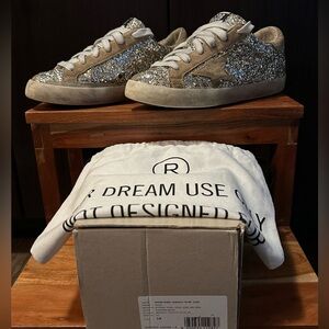 Golden Goose Superstar Classic in Platinum Glitter/Beige Suede. Size 38